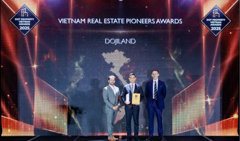 Đại diện DOJILAND nhận giải Doanh nghiệp BĐS tiên phong trong kỉ nguyên mới tại Việt Nam năm 2025